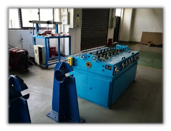 Horizontal multi-roll straightening machine for nickel alloy tube process
